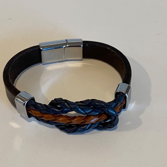 Men’s 8” knot leather and stainless steel bracelet - Picture 6 of 6